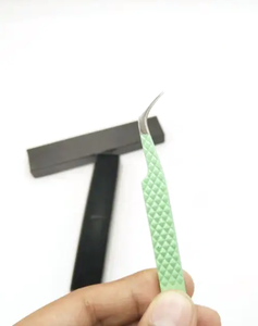 Pince à épiler en acier inoxydable de haute qualité à 90 degrés pour salons de beauté, durable et antistatique, pour extensions de cils - Product Image 5