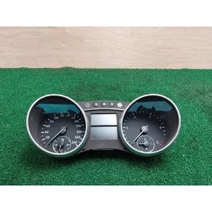 300 Conjuntos de Instrumentos Usados A1649007900 - Product Image 1