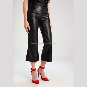 Pantalones acampanados recortados de piel sintética de cintura alta para mujer negra a la moda con cierre de cremallera elegante para un aspecto informal - Product Image 1