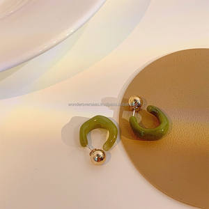 Retro Cold Wind Geometric C-shaped Earrings 2023 New Fashion Daily Resin Acrylic Hoop Earrings Female by WONDER OVERSEAS - Product Image 4