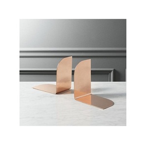 Sujetalibros de hierro de estilo minimalista, diseño de líneas limpias, soporte para libros que ahorra espacio para estantes de interior modernos - Product Image 4