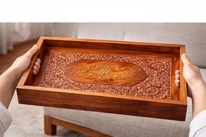 Plateau de service rectangulaire décoratif en bois de Sheesham sculpté à la main avec motif floral et incrustation de laiton, idéal pour baptême, cuisine, restaurant - Product Image 6