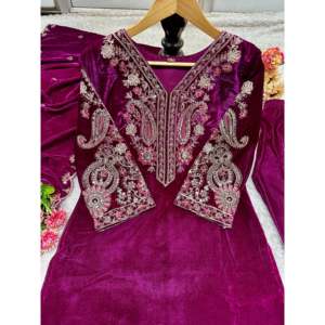 Ensemble haut, bas et dupatta en tissu brodé magnifique, pour les fêtes, avec de superbes broderies - Product Image 4
