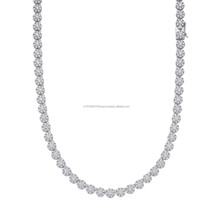 Collar de Plata de Ley 925 con Diamantes Cultivados en Laboratorio, Diseño de Racimo Redondo con Eslabones Helados, Joyería Contemporánea - Product Image 1
