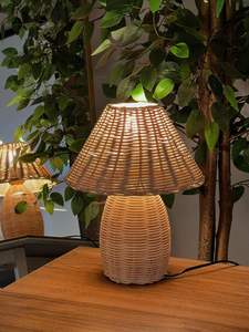 Lámpara de Escritorio LED de Metal Pequeña de Alta Calidad, Fácil de Instalar, para Interiores, Dormitorio, Personalizable, con Control Táctil, de BD - Product Image 2