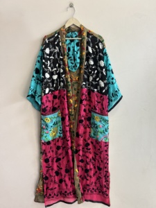 Lote al por mayor de kimonos indios bordados a mano estilo boho Phulkari, chaquetas de lujo para estar en casa. - Product Image 5