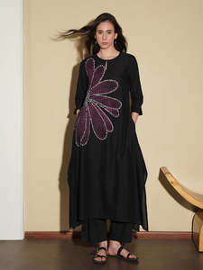 Vestido Camisero Maxi Negro con Bordado de Puntos, Manga Tres Cuartos, Cuello Mandarín, Tela Tejida, Uso Diario Informal - Product Image 1
