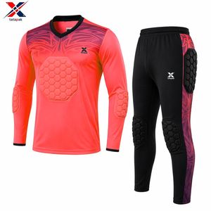 Maillot de sport personnalisé de qualité export, 100 % polyester, col en V, uniforme unisexe pour adultes, short de basketball imprimé par transfert thermique - Product Image 3