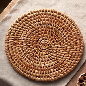 Assiette tissée à la main en rotin et jonc de mer naturel, motif circulaire floral, écologique, décoration de table pour la maison, fabriquée à Da Nang - Product Image 6