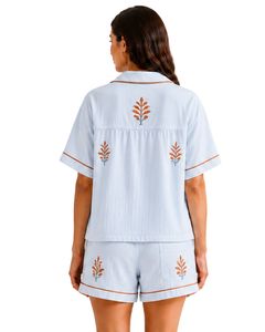 Ensemble de pyjama personnalisé bleu clair pour femme, manches courtes, boutonné, broderie florale, doux, respirant, ensemble de détente d'été - Product Image 2