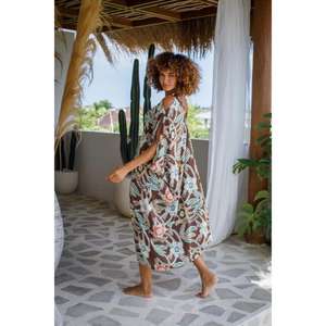 Vestido Kaftán Largo Floral Marrón para Mujer, Cuello en V, Corte Holgado, Estilo Boho, para Playa o Resort - Product Image 4