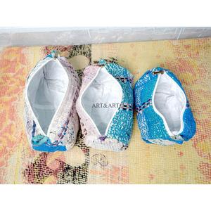 กระเป๋าเครื่องสำอางผ้าฝ้ายลายดอกไม้ทำมือพร้อมซิปปิด ดีไซน์ทันสมัย น้ำหนักเบา ใช้ได้หลากหลาย เหมาะเป็นของขวัญสำหรับผู้หญิง - Product Image 4