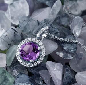 Collar con Colgante de Amatista Púrpura y Moissanita en Plata de Ley Chapada en Oro de 14K para Mujer, Elegante Regalo de Joyería Nupcial - Product Image 4