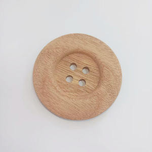 Botones de madera más vendidos y populares, utilizados para prendas de punto, chaquetas y abrigos de invierno, ya que su textura natural se adapta perfectamente. - Product Image 2