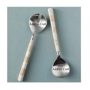 Ensemble de serveurs à salade en acier inoxydable argenté de style américain avec manche en écorce de bois, ustensiles de cuisine, cuillère à salade, fourchette, couverts - Product Image 3