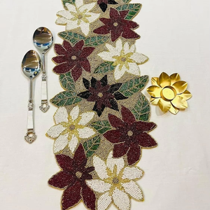 Camino de Mesa Decorativo Hecho a Mano con Bordado Clásico de Cuentas, Colección de Bordados con Cuentas de Semillas en Tela de Algodón - Product Image 1