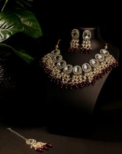 Ensemble de bijoux traditionnels Kundan en alliage de zinc plaqué or pour femme, collier et boucles d'oreilles pendantes en perles couleur vin foncé, pour mariée, vente en gros - Product Image 1