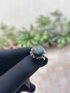 Bague de mariage moderne en argent sterling 925 faite à la main avec pierre précieuse chrysocolle taille ronde pour fêtes, prix d'usine en gros - Product Image 2