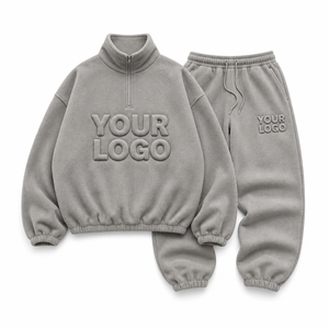 Conjunto de chándal unisex de forro polar con sudadera de media cremallera y pantalones jogger, logo en relieve, ropa casual de invierno para adulto, manga larga, ajuste holgado - Product Image 1