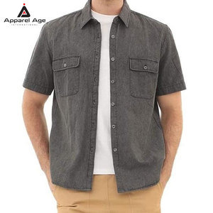 เสื้อเชิ้ตยีนส์ผู้ชายทรงสลิมฟิต สวมใส่สบาย ระบายอากาศได้ดี เป็นมิตรกับสิ่งแวดล้อม แขนสั้น ผ้าฝ้ายทนทาน เหมาะสำหรับฤดูร้อน รับผลิตแบบ OEM พร้อมบริการสกรีนโลโก้ตามสั่ง - Product Image 6
