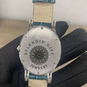 Splendide montre de luxe pour homme à quartz analogique avec boîtier en moissanite diamantée, chiffres romains, fermoir caché, verre saphir 28 mm, mouvement ETA - Product Image 4