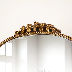 Miroir sur pied avec cadre en métal finition or exquise, idéal comme cadeau de luxe pour une nouvelle maison ou un mariage, fabriqué à la main en Inde. - Product Image 5