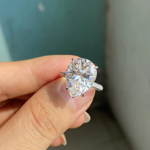 Bague de fiançailles et de mariage en or blanc massif 18 carats avec diamant moissanite blanc en forme de poire de 10 carats (12x16mm) - Product Image 1