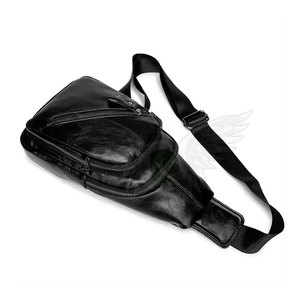 Riñonera Deportiva de Cuero con Cierre, Ecológica y Espaciosa para Mujer, Ideal para Llevar lo Esencial - Product Image 2