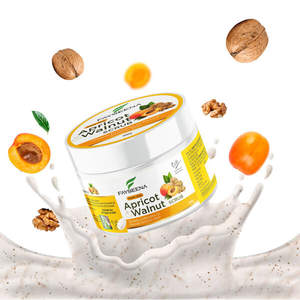 Crème exfoliante visage 100% naturelle à l'abricot et à la coque de noix, fabriquée en Inde, sans produits chimiques, enrichie en vitamine E, disponible pour [l'achat]. - Product Image 1