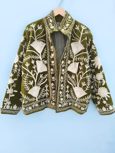 Veste bomber en velours Suzani faite à la main, style bohème pour femmes, automne/hiver, réversible, vintage, à fleurs, rembourrée en coton, intérieur en lin - Product Image 1