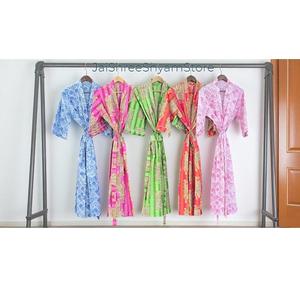 ชุดกิโมโนผ้าฝ้ายสำหรับผู้หญิง ลายพิมพ์บล็อกดอกไม้แบบดั้งเดิม เหมาะสำหรับการพักผ่อนและสวมใส่ตอนกลางคืนอย่างสบาย - Product Image 1