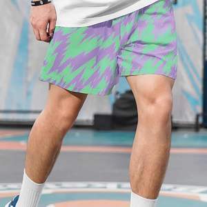 Shorts de basket-ball unisexes personnalisés en maille 100% polyester, entièrement sublimés, double couche, séchage rapide, respirants, avec poches - Product Image 1