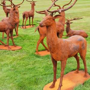 Sculpture de renne en bois de cerf grandeur nature avec base, finition rouille, prix de gros - Product Image 2