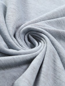 T-shirt en polyester pour homme, col rond classique, manches courtes, mode quotidienne, tissu respirant, coupe décontractée, entretien facile, décontracté - Product Image 3