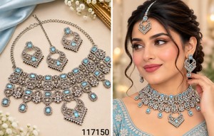 Parure de bijoux ethniques de luxe indiens pour mariée, comprenant un collier, des boucles d'oreilles pendantes et un ensemble Mang Tika, plaqué or antique, parure de collier AD - Product Image 3