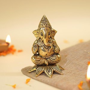 Idole traditionnelle du Dieu Ganesha en laiton pur avec base en lotus pour cadeau suspendu de Diwali - Product Image 2