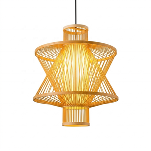 Lampe suspendue en bambou et rotin artisanale et durable, luminaire suspendu au plafond en tissage biodégradable pour maison moderne bohème - Product Image 1
