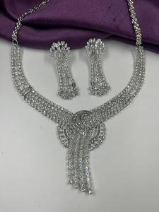 Conjunto de Joyería de Collar y Aretes de Circonia Cúbica para Mujer |   Juego de Regalo de Aniversario de Moda India Hecho a Mano con Aleación de Rodio - Product Image 3