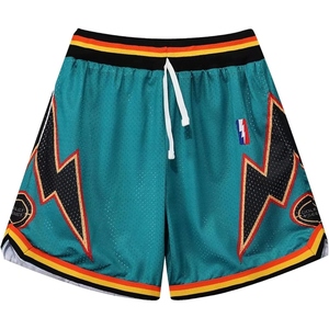 กางเกงขาสั้นตาข่ายซับลิเมชั่นคุณภาพสูงสำหรับผู้ชาย แห้งเร็ว เหมาะสำหรับกีฬาบาสเกตบอล รับสกรีนแบรนด์ สไตล์อเมริกัน - Product Image 3