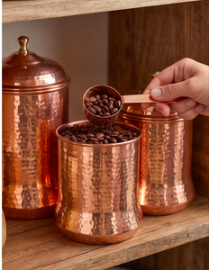 Ensemble de 3 pots à épices en cuivre faits à la main avec couvercles, design rond classique, pour le rangement en cuisine et la présentation à table - Product Image 4