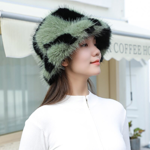 Chapeau de pêcheur en fausse fourrure style Europe-Amérique Automne-Hiver 2024, mode, chaud, couleur assortie, plage, broderie à la main - Product Image 4