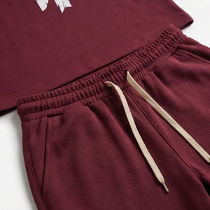 Ensemble 2 pièces pour femmes, t-shirt bordeaux et short cargo avec imprimé ange, coupe ample décontractée, vêtements printemps-été - Product Image 5