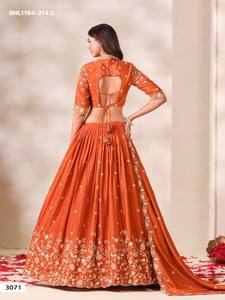 Ensemble Lehenga-Blouse-Dupatta Can-Can en Chinon de qualité supérieure avec broderies Butti et florales, fournisseur mondial - Product Image 6