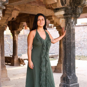 Elegante Vestido Maxi Verde Oliva de Algodón Hecho a Mano con Cuello Halter y Bordado Geométrico Intrincado y Delicado para un Estilo Bohemio - Product Image 2