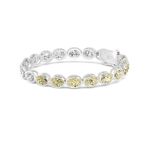 สร้อยข้อมือเพชรแล็บทรงรี 20.66 กะรัต ประดับแบบ Bezel Set สีเหลืองทอง ดีไซน์หรูหรา - Product Image 3
