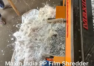 Déchiqueteuse de film LDPE durable à double arbre semi-automatique, capacité 5000 kg/h, machine de broyage de plastique avec construction robuste - Product Image 3