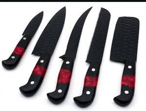 Juego de 5 utensilios de cocina para exteriores hechos a mano con acero al carbono, mango de madera oscura y resina de rubí. - Product Image 1