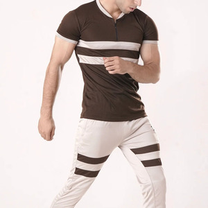 Ensemble Athleisure Rayé pour l'été : Survêtement Homme en Coton Premium avec Haut Demi-Zip et Joggers Slim Fit à Bandes Contrastantes - Product Image 4