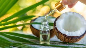 Aceite de Coco Virgen Orgánico de Grado Alimenticio, 99% de Pureza, en Envase a Granel, para Uso en Cocina, Calidad de Exportación al por Mayor - Product Image 4
