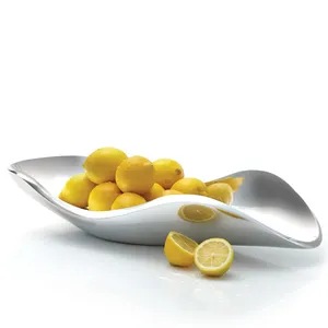 Plateau décoratif en métal de qualité supérieure pour les marchés mondiaux de la vente en gros, plateau de présentation de luxe fait main en aluminium élégant - Product Image 2